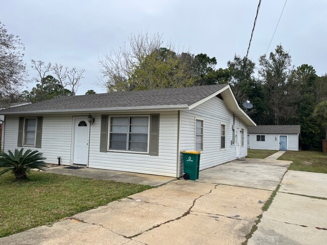 115 Alicia St