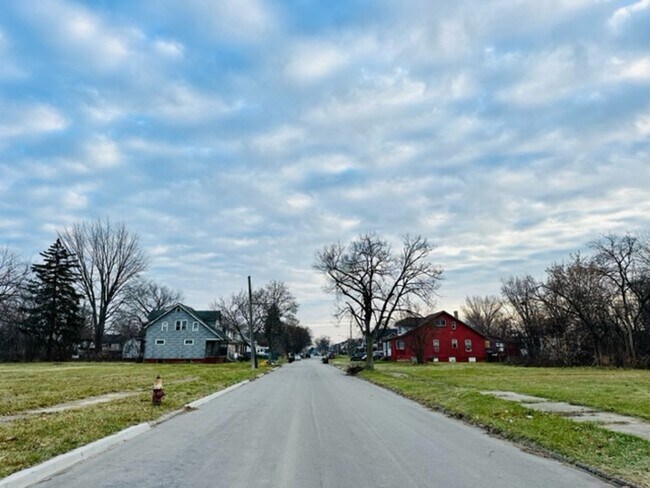 Photo - For Lease 4 Bedroom 2 Bath Section 8 Welcome