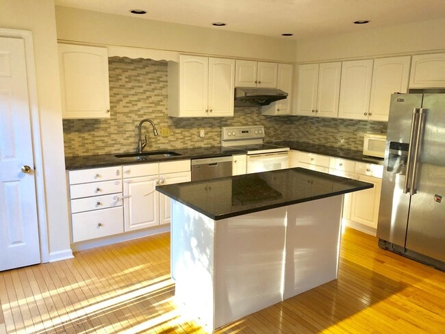 Photo - Beautiful 3 Bedroom Townhome In Bloomfield/Shadyside. Ideal Location. Available Late August.