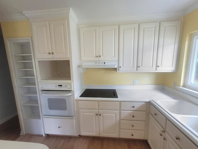 Photo - 2021 Greenbrier Rd
