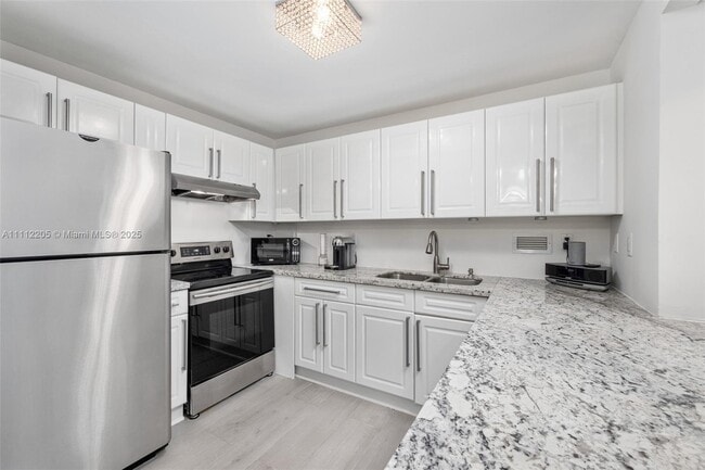 Photo - 2301 COLLINS Ave Unidad 328