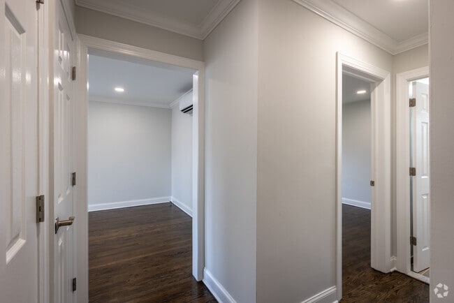 1BR, 1BA +Dining Room - 650SF