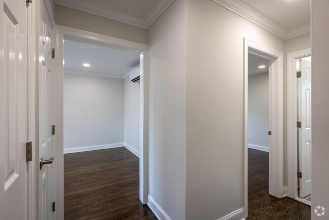 1BR, 1BA +Dining Room - 650SF - Manley Court