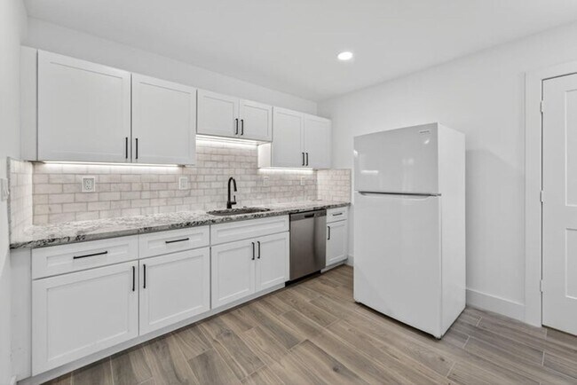 Photo - 326 191st St