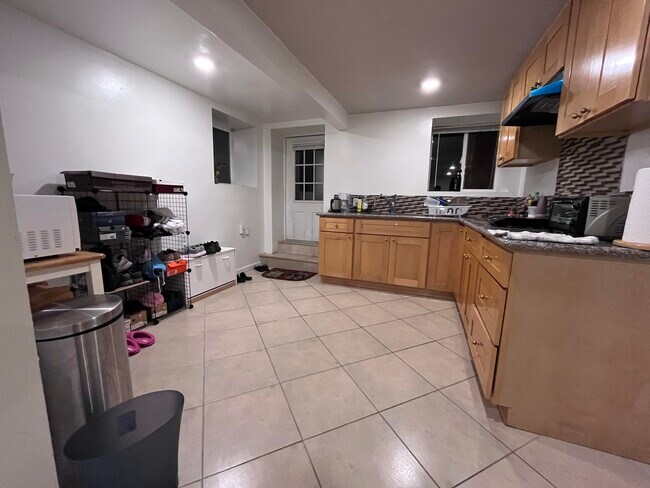 Building Photo - 839 Stoneyford Dr