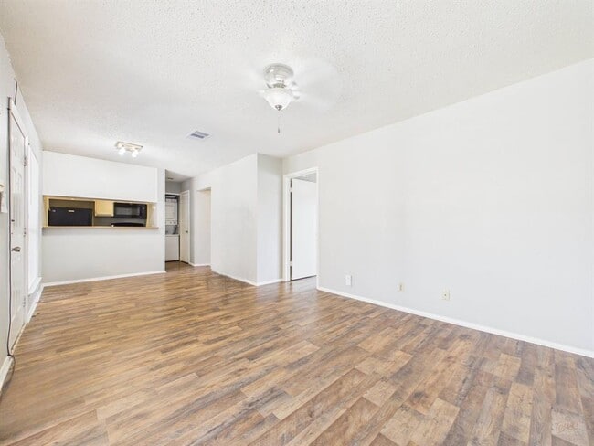 Building Photo - 3115 Helms St Unit 210