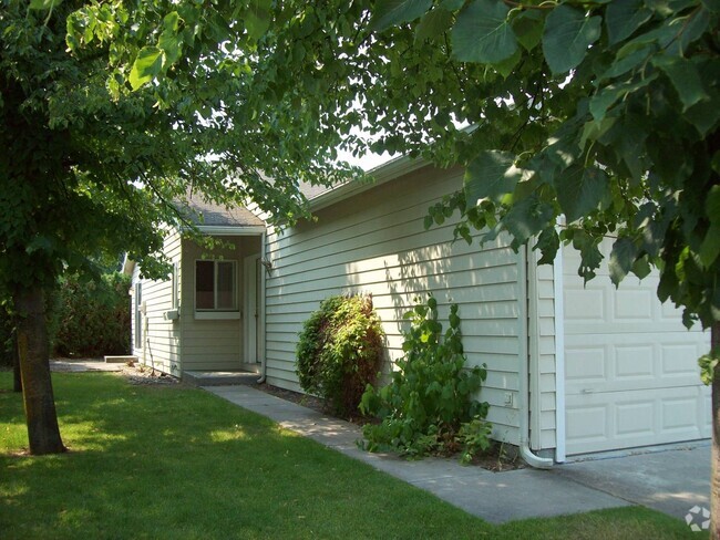 Building Photo - Great Location Rental