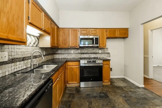 Building Photo - 1101 Gretna Green Dr