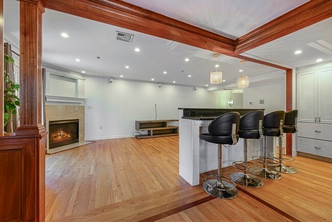 Building Photo - 114 P St Unit A