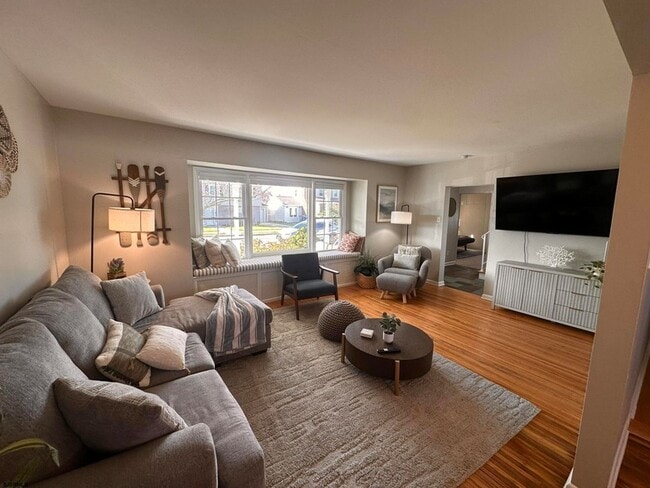 Photo - 611 N Delavan Ave