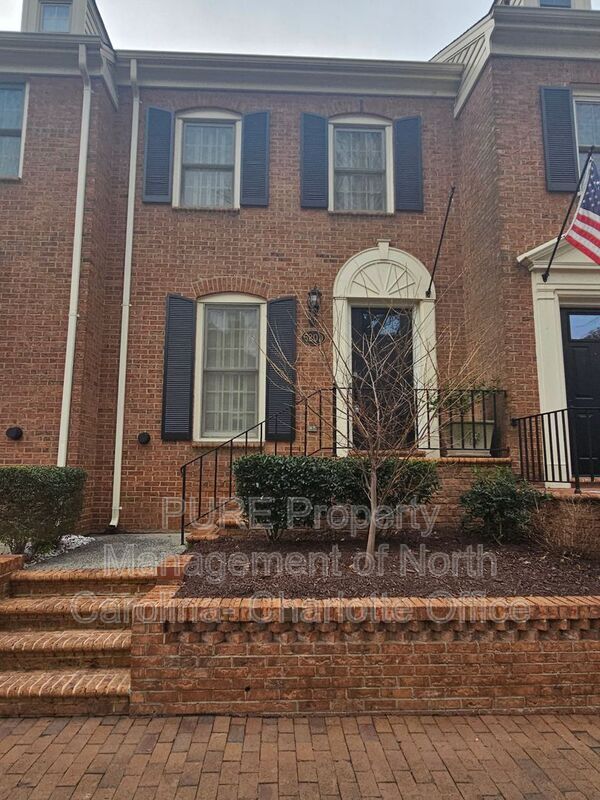 Photo - 520 N Poplar St