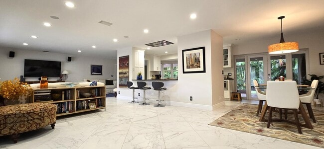 Photo - 1568 Point Way