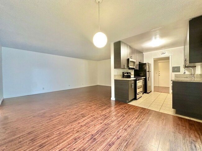 Photo - 919 N Alfred St Unit 207