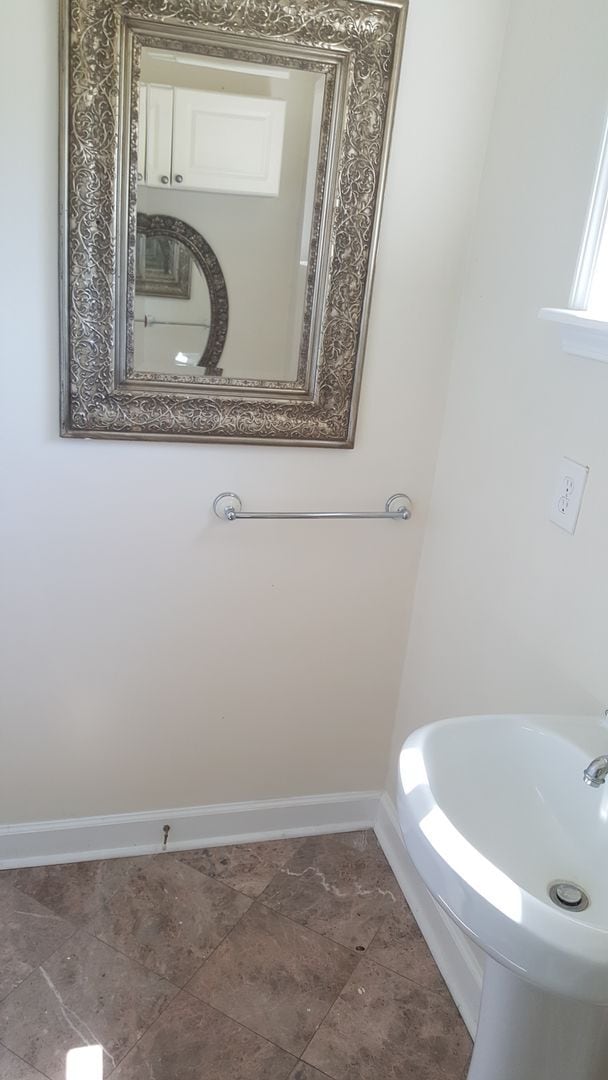 Photo - Cute house in downtown.