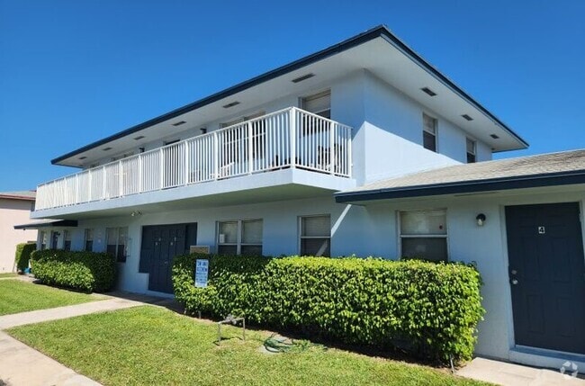 Building Photo - 1110 W Blue Heron Blvd Rental