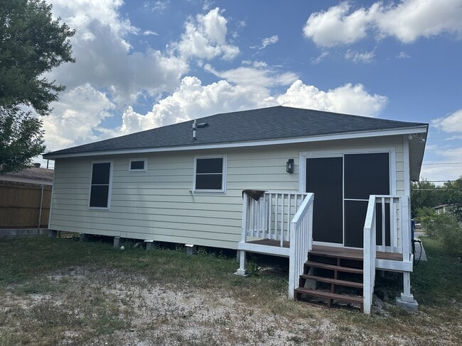 2213 W Diaz Ave