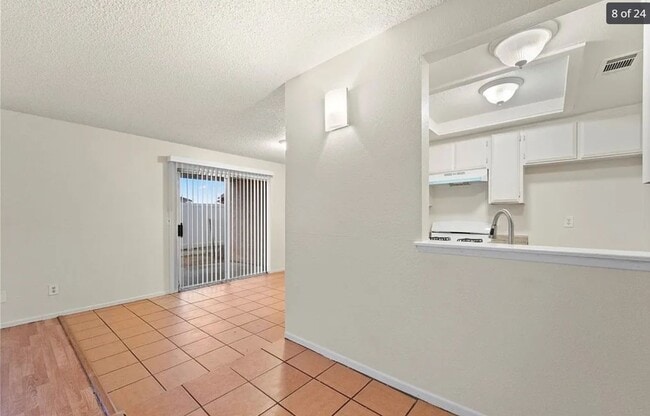 Building Photo - 1071 May Ln Unit #2
