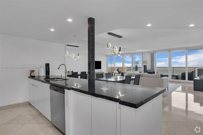Building Photo - 1717 N Bayshore Dr Unit A-3332 Rental