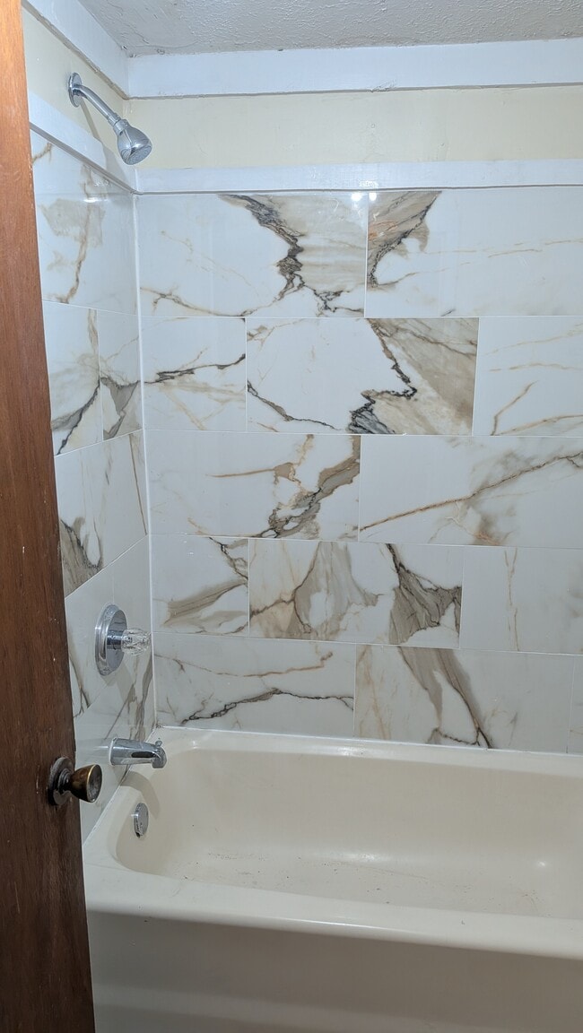 Photo - 2721 Wood St Unidad upstairs