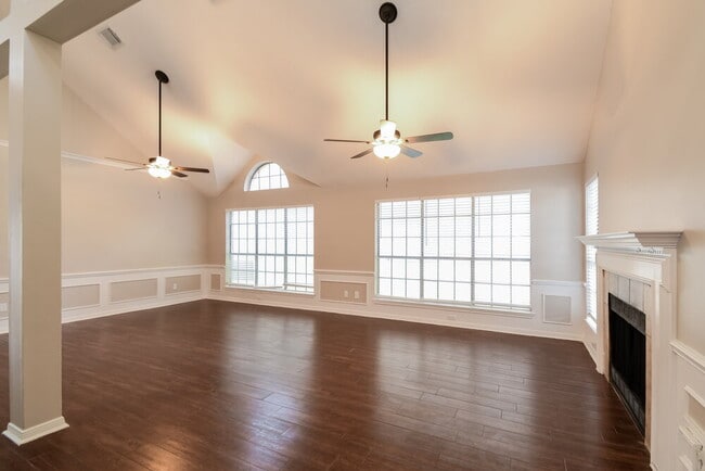 Photo - 4765 Oakmont Ct