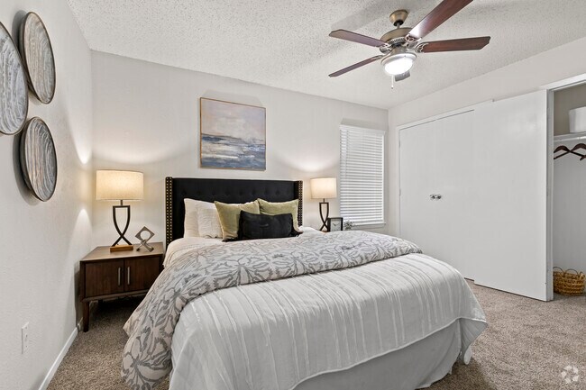 1BR, 1BA - 698SF (A1) - Dormitorio - The Hub