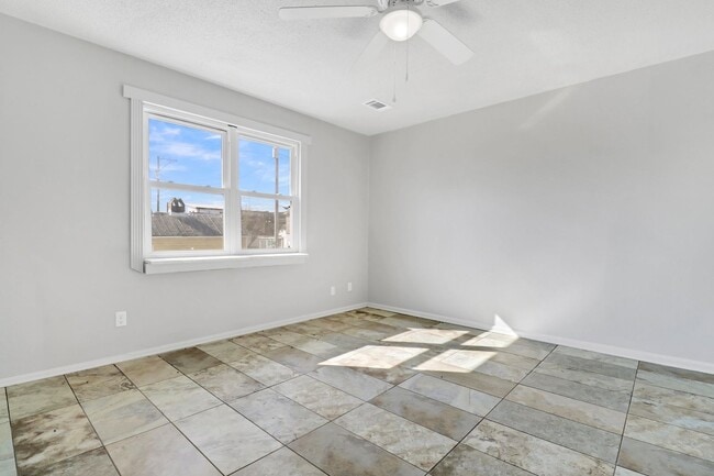 Photo - 4 BR, 2 BATH townhouse in downtown Charleston, SC.