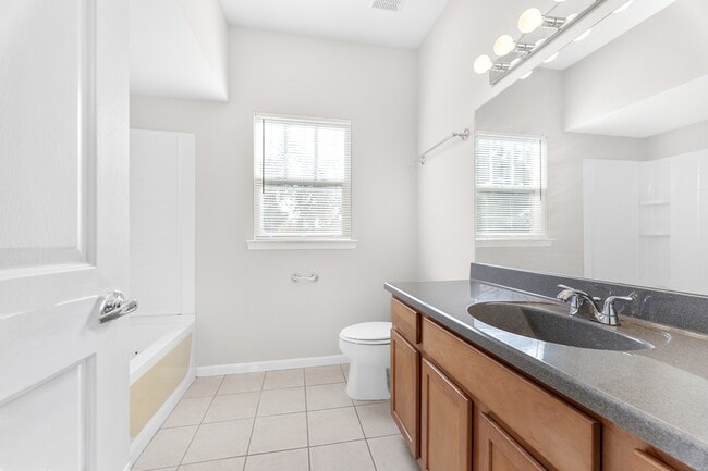 Photo - 2885-2885 5th St