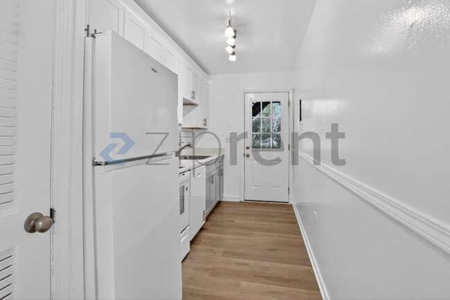 Photo - 463 Medlock Rd