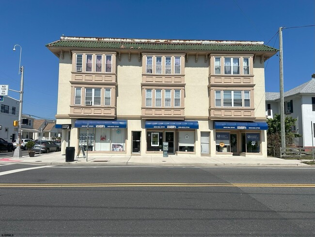 Building Photo - 7223 Ventnor Ave Unit 3rd flr