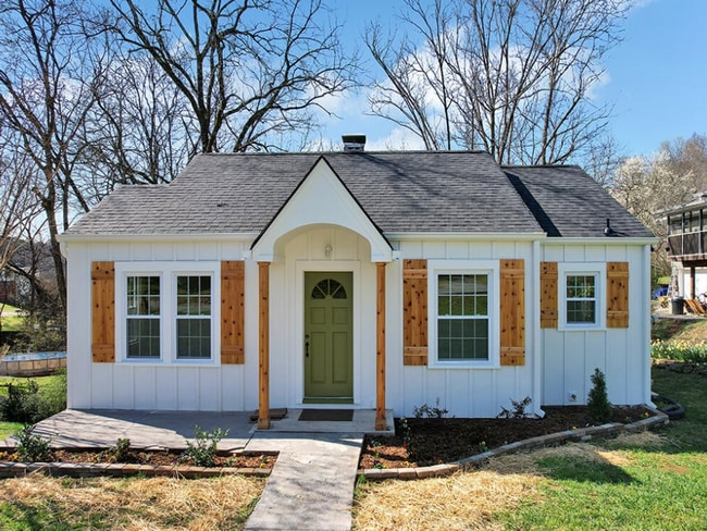 Building Photo - Charming 2 Bedroom Home with Fenced Yard in North Chattanooga!