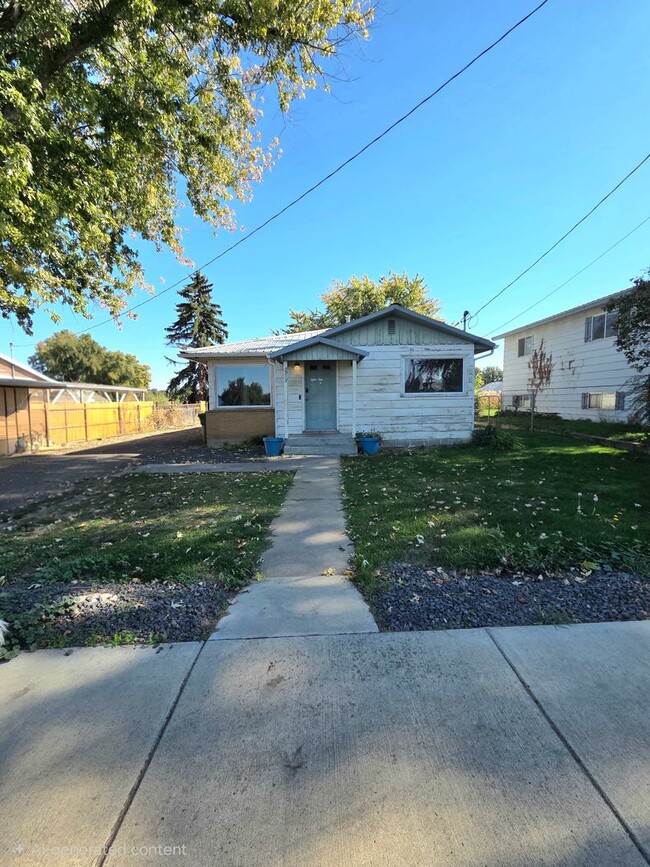 Building Photo - Coming Soon 3-bedroom, 1-bath home