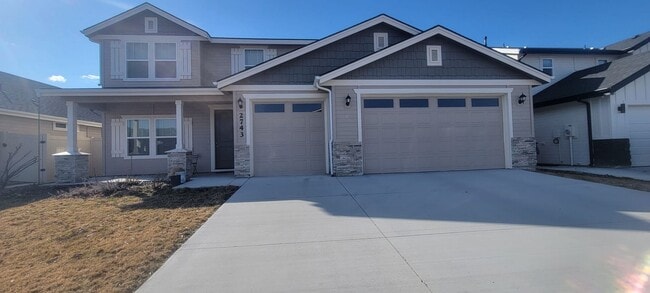 Building Photo - Spacious home in Quiet Neighborhood