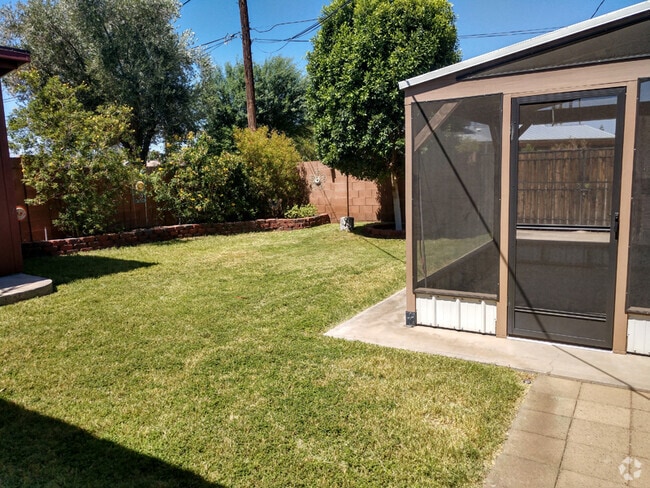 Gazebo & Garden - 1806 S Roberts Rd Rental