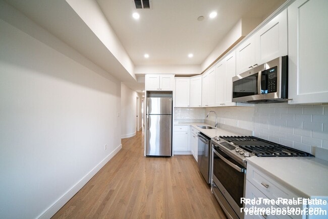 Building Photo - 37 Calumet St Unit 1