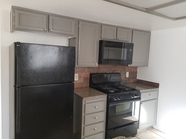 Photo - 6109 Crockery St