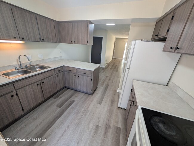 Photo - 215 Knox McRae Dr Unidad C