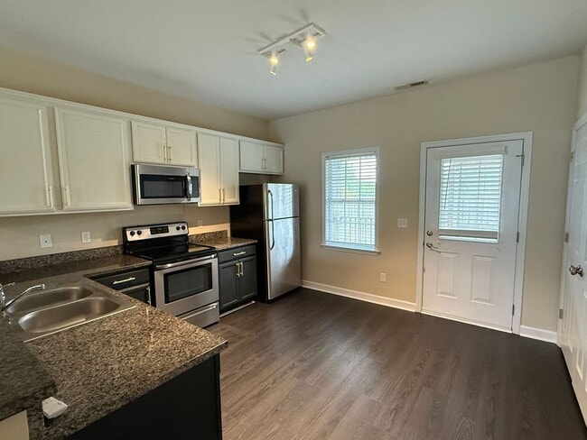 Photo - Nice 2 bedroom, 2.5 bath Townhouse