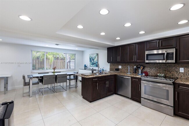 Photo - 2601 NE 34th St