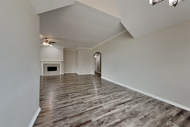 Building Photo - 8227 Sports Haven Dr