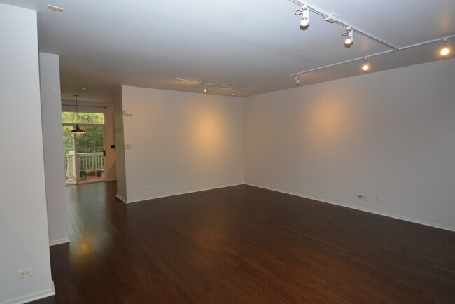 Photo - 439 N Commerce St