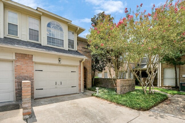 Building Photo - 5515 Strack Rd Unit 122 Rental