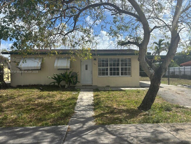 Building Photo - 7820 NW 175th St Rental