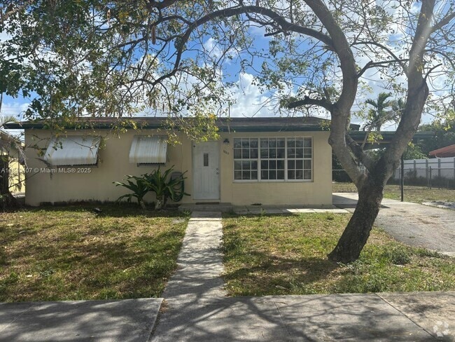 Building Photo - 7820 NW 175th St Rental