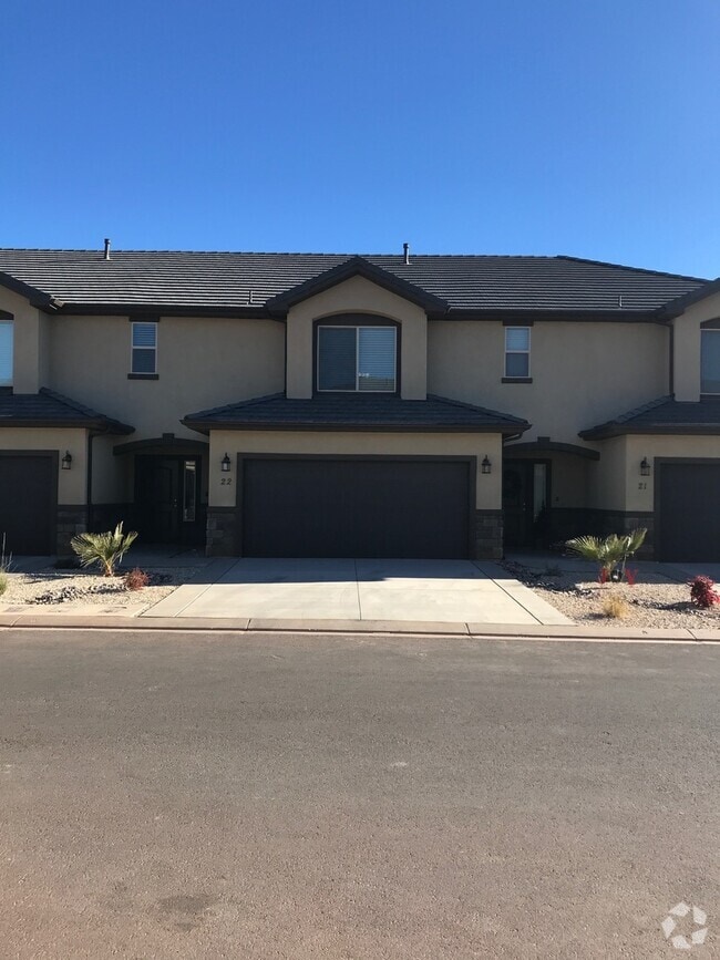Building Photo - Townhouse in Santa Clara, close to new med...
