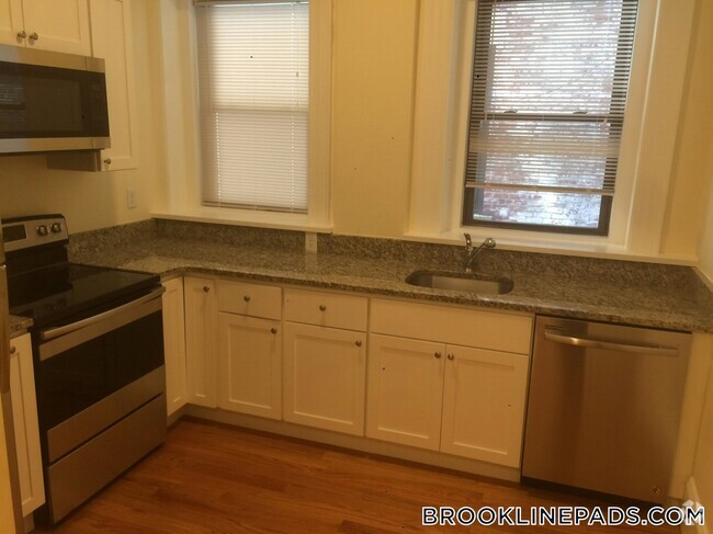 Building Photo - 1463 Beacon St Unit 14 Rental