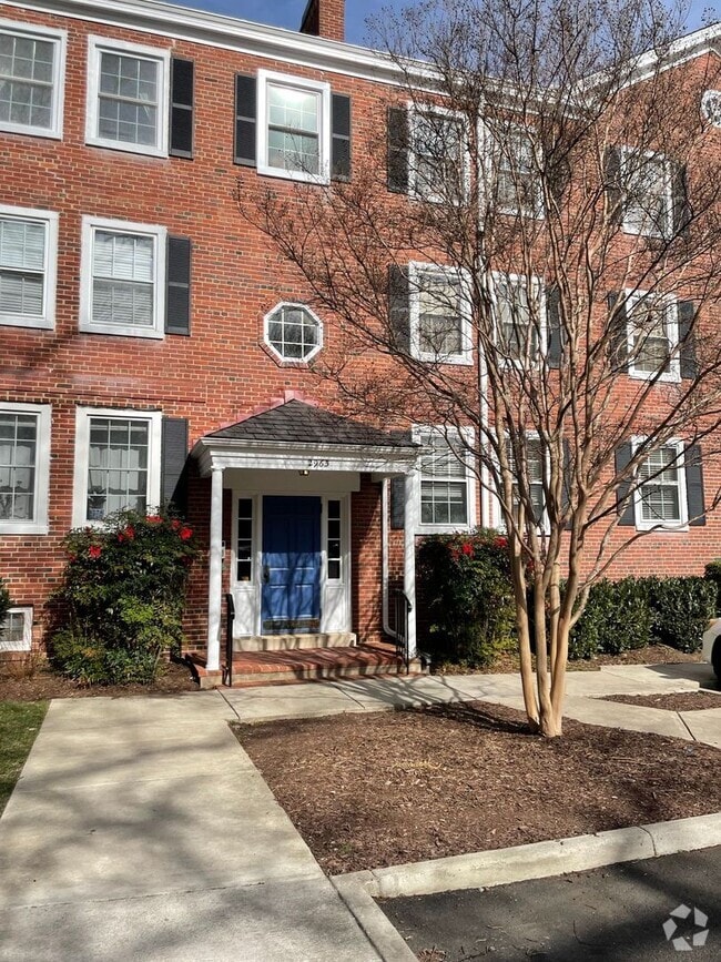 Building Photo - Charming 1 Bed 1 Bth Condo With Balcony In...