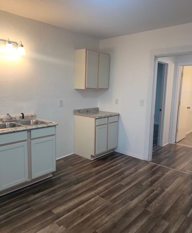 Photo - 120 N 8th Ave