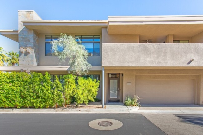 Building Photo - Biltmore Colony 2 Bed / 2 Bath Townhome