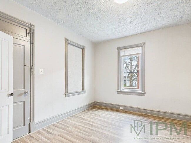 Building Photo - 734 Lehman St Unit 2 Rental