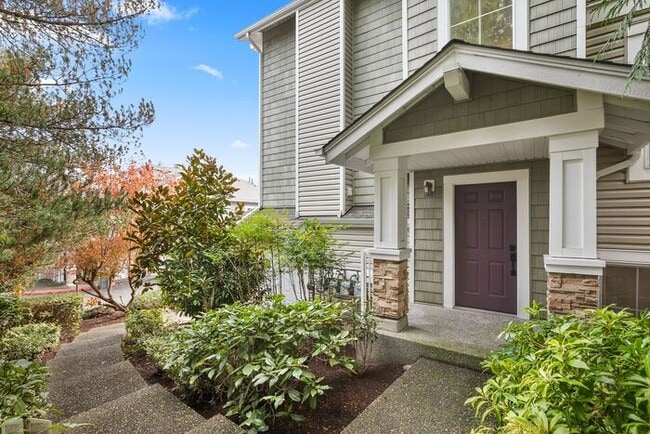 Building Photo - AIR CONDITIONED Townhome in Beautiful Summ...